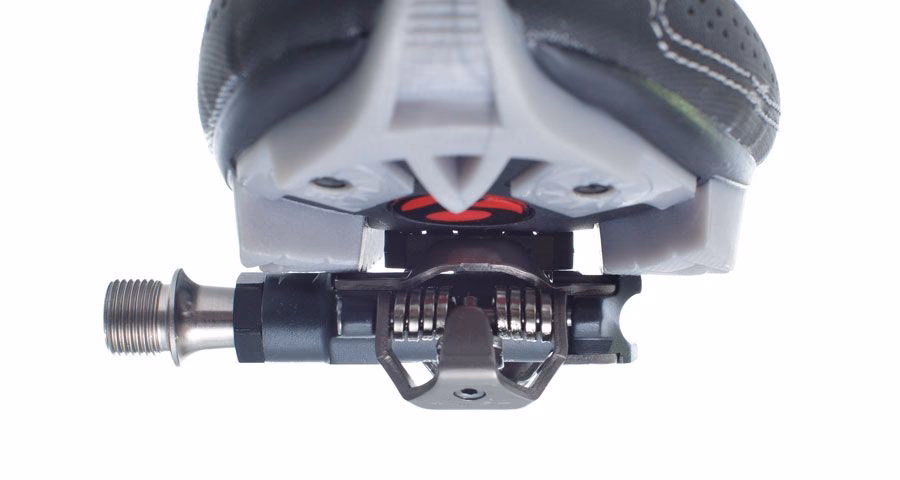 ¿Qué tipo de zapatos son adecuados para conducir en el uso de los pedales?