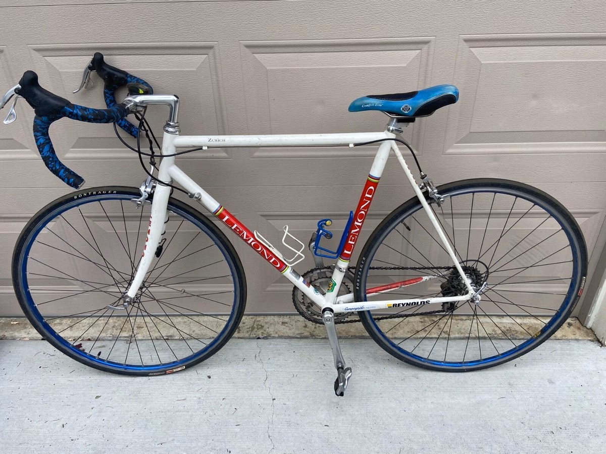 Is there a bike path around Lake Zurich?